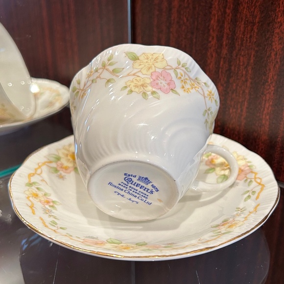 Vintage Rosina China Co. Ltd. Queen's Teacup & Saucer Set - Picture 7 of 9